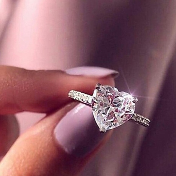 ¥ NEW DIAMOND HEART STERLING SILVER RING - Picture 6 of 6